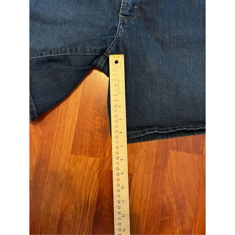 Mid Rise Riders Lee Jean Shorts. Size 14m - Picture 7 of 8